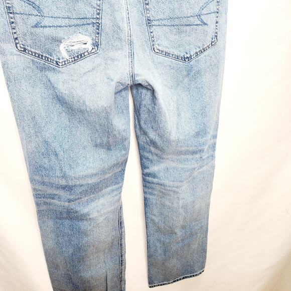 American Eagle Low Rise Baggy Straight Leg Light Wash Distressed Women's Jeans - Picture 14 of 15